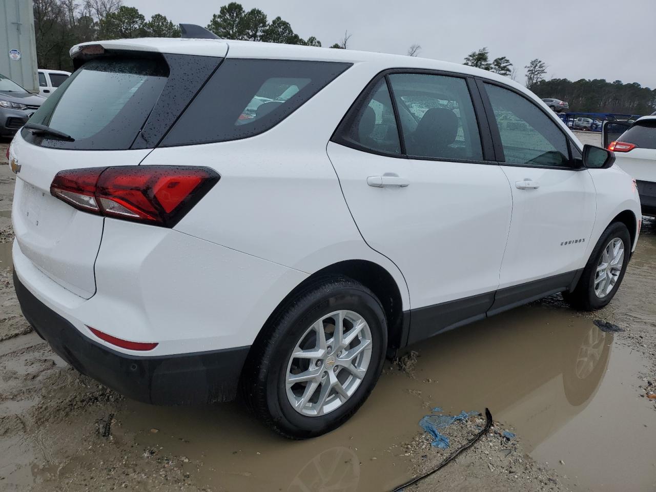 2023 Chevrolet Equinox - Image 3