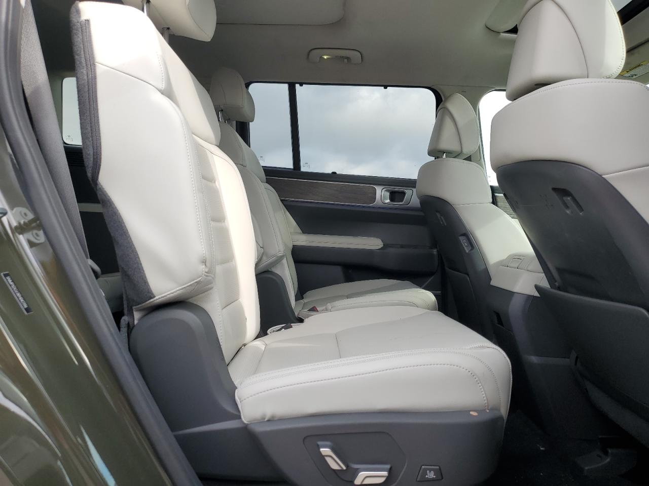 2024 Hyundai Santa Fe - Image 11