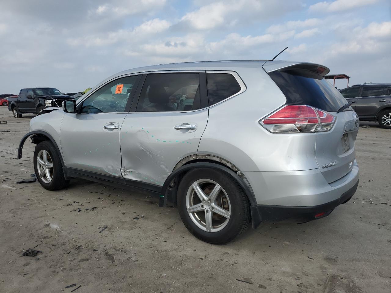 2014 Nissan Rogue - Image 2