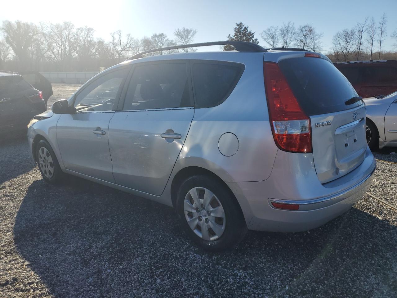 2010 Hyundai Elantra - Image 2