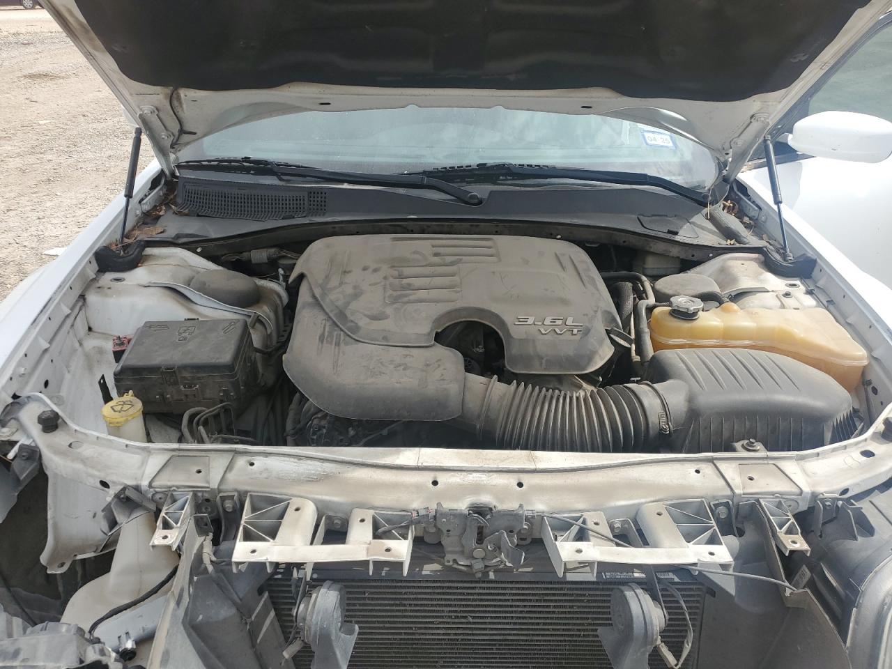 2014 Chrysler 300 - Image 11