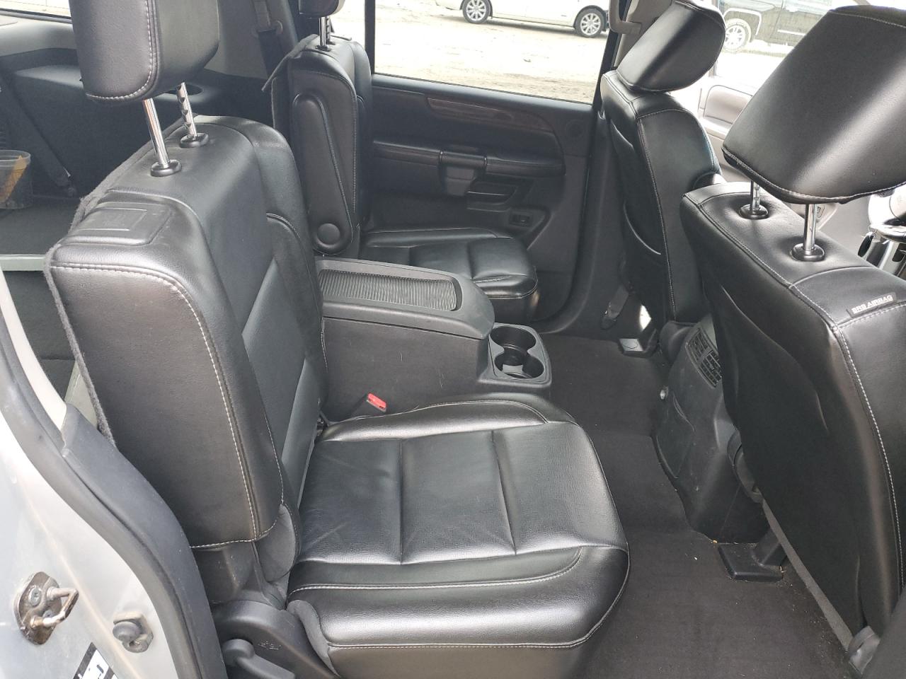 2010 Nissan Armada - Image 11