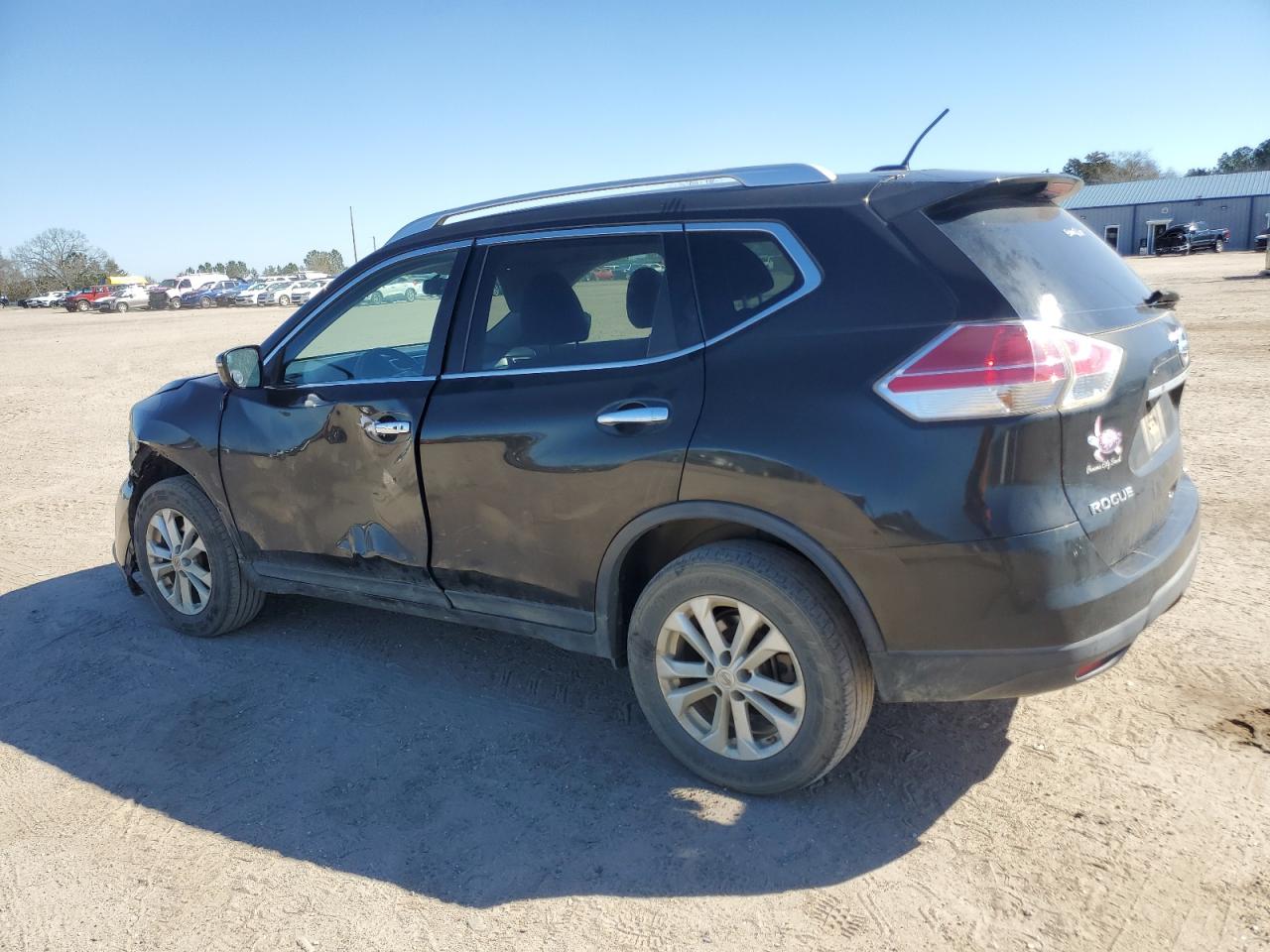2016 Nissan Rogue - Image 2