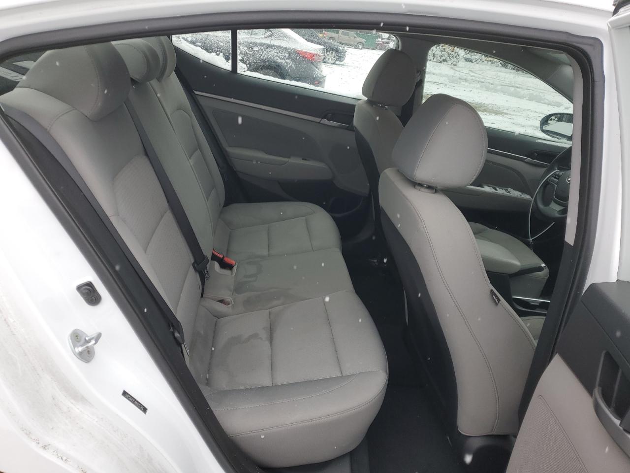 2017 Hyundai Elantra - Image 10