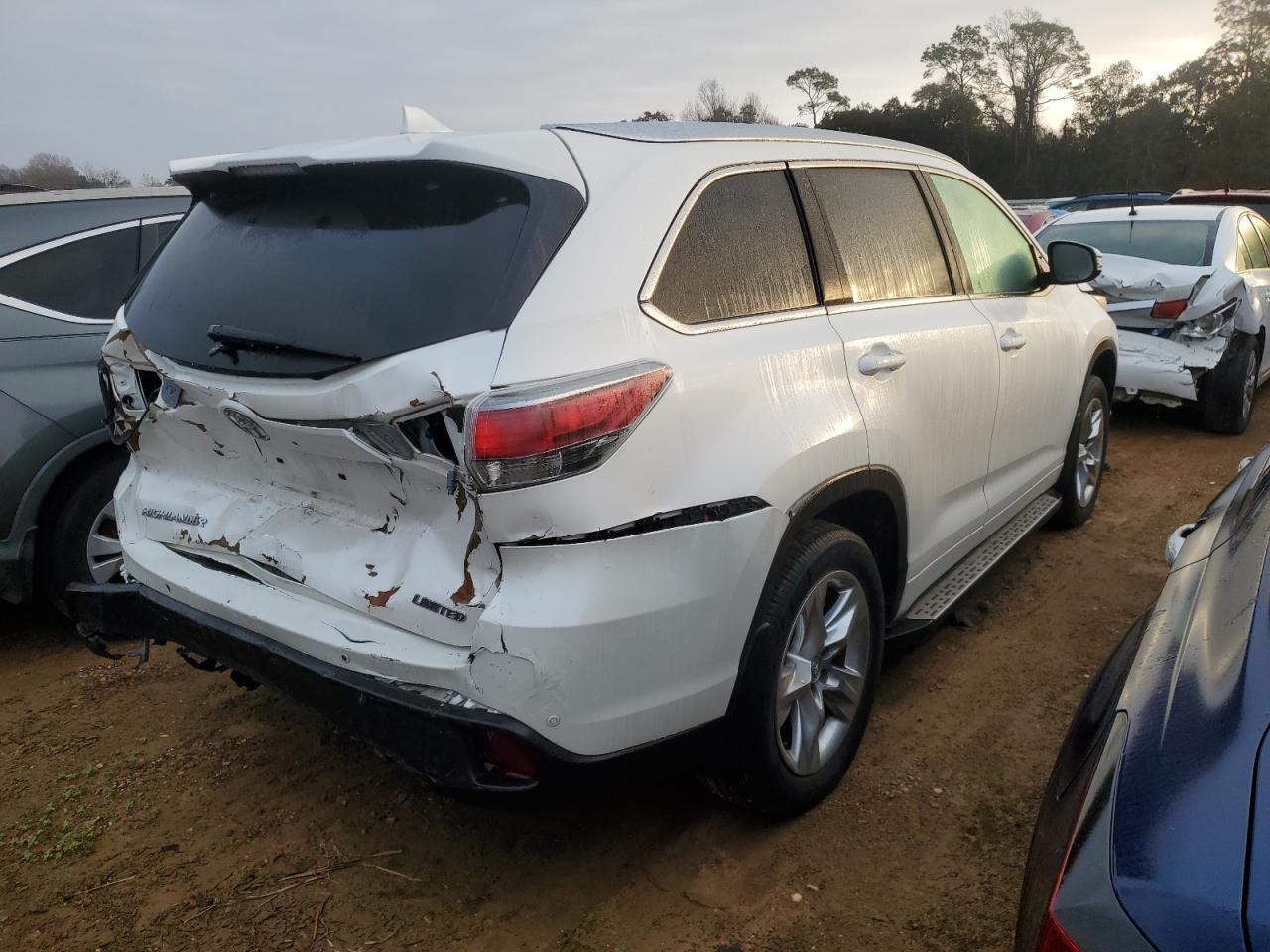 2015 Toyota Highlander - Image 3