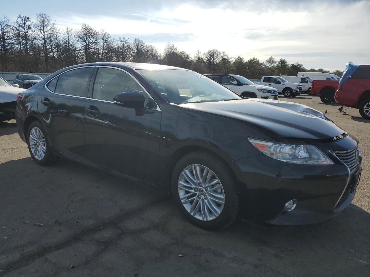 2015 Lexus ES - Image 4