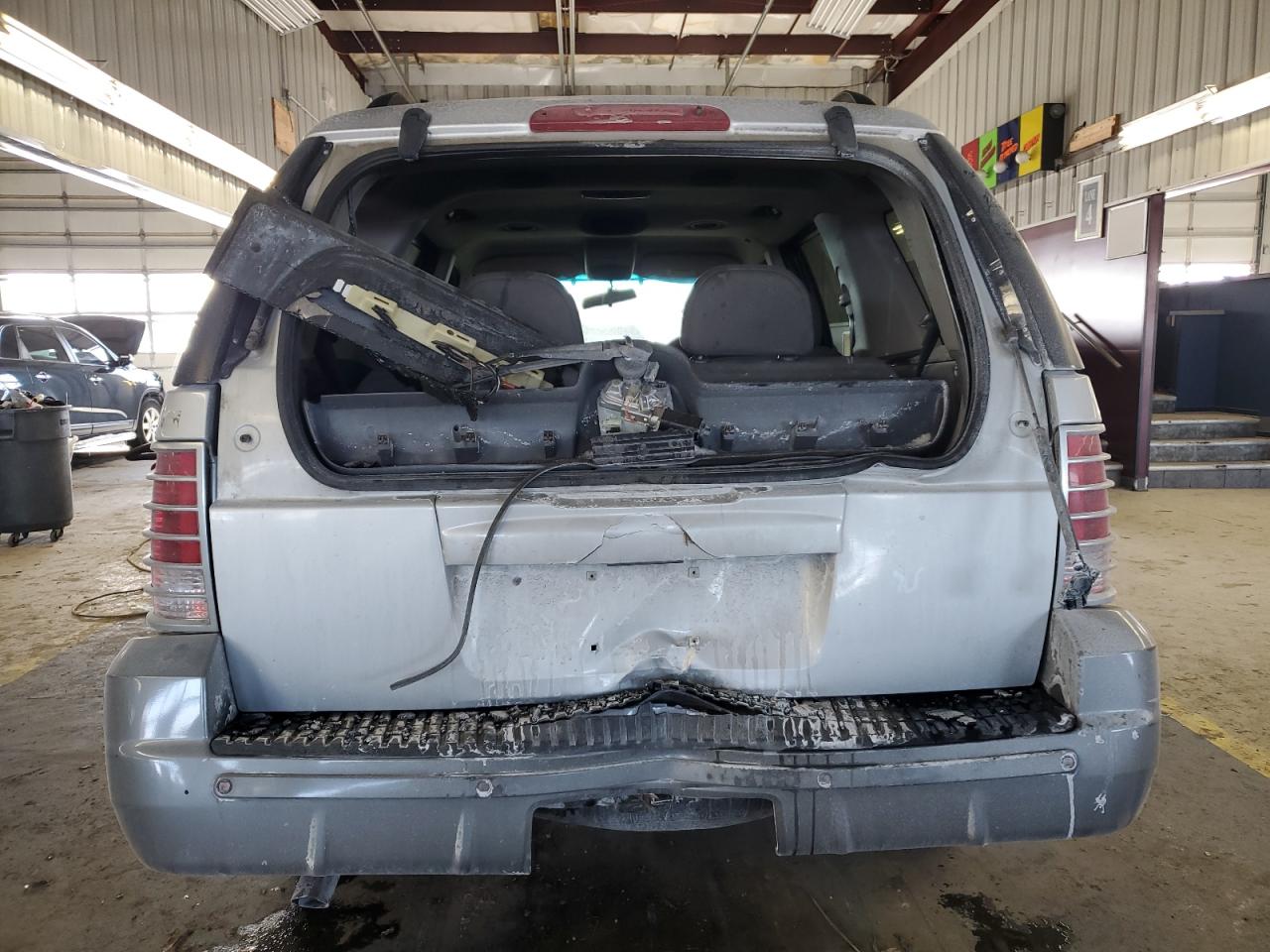 2002 Mercury Mountaineer - Image 6