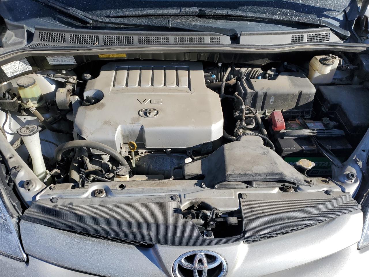2010 Toyota Sienna - Image 14