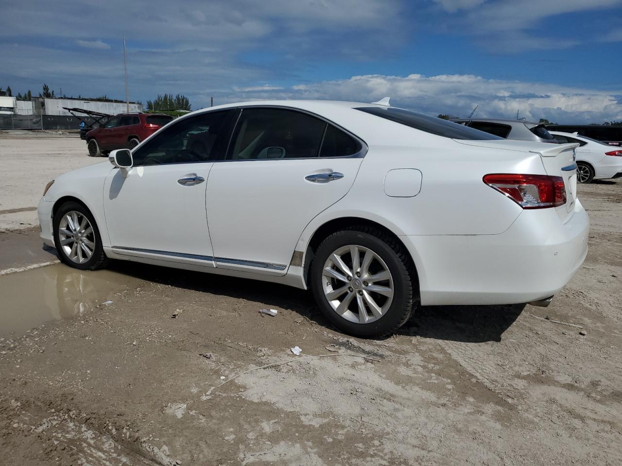 2011 Lexus ES - Image 2