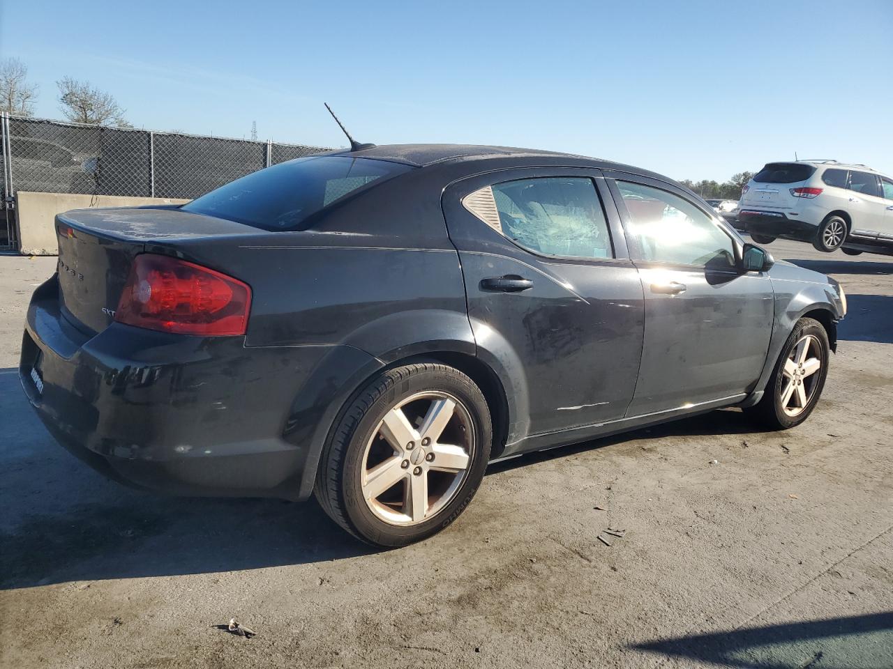 2012 Dodge Avenger - Image 3