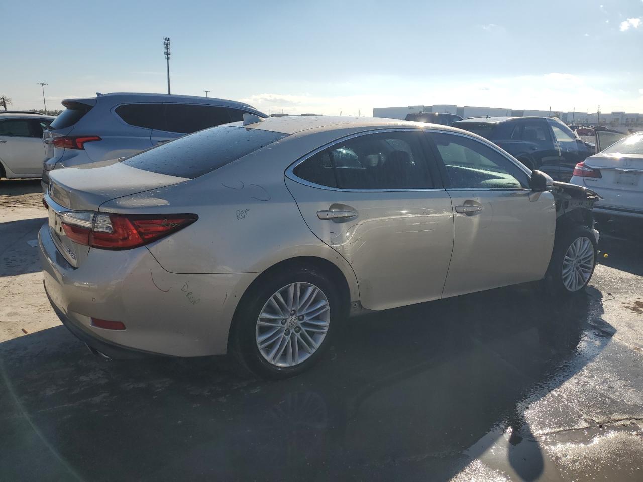 2017 Lexus ES - Image 3