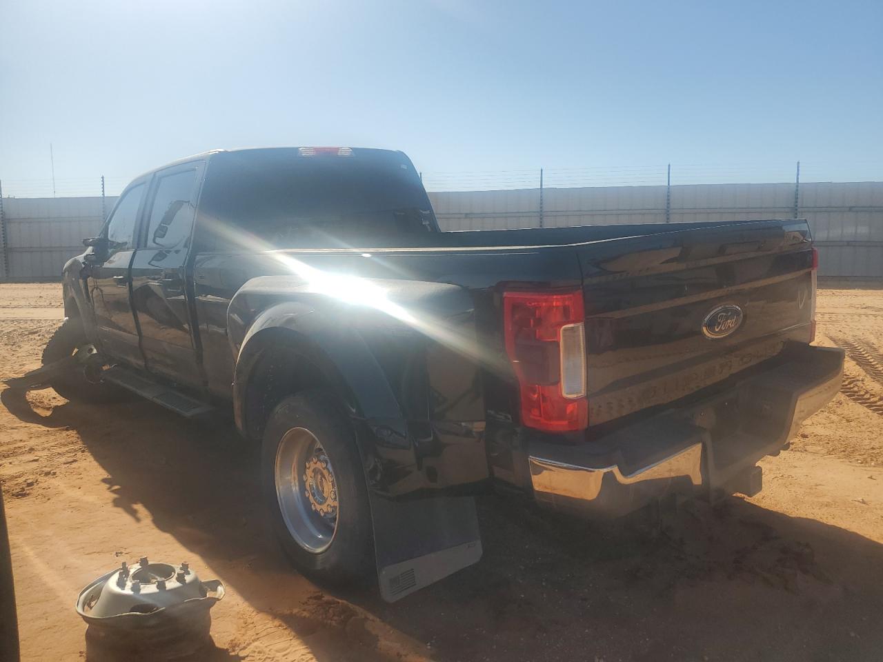 2019 Ford F450 - Image 3