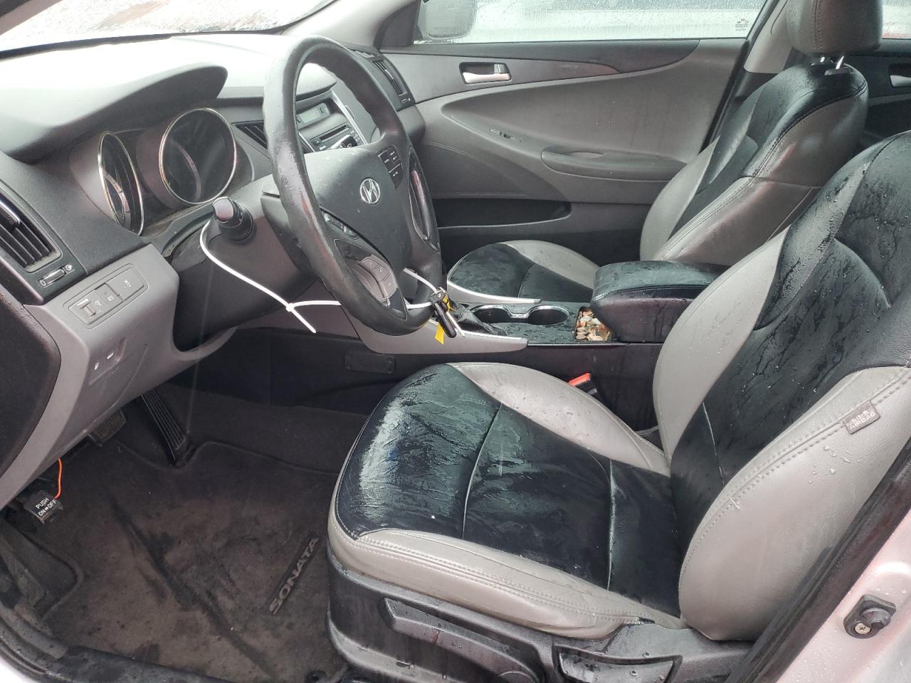 2011 Hyundai Sonata - Image 7