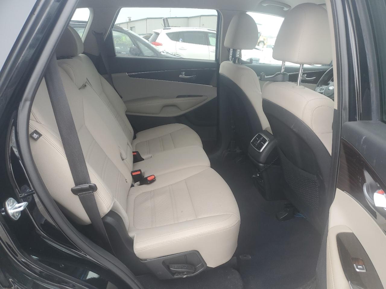 2019 Kia Sorento - Image 11
