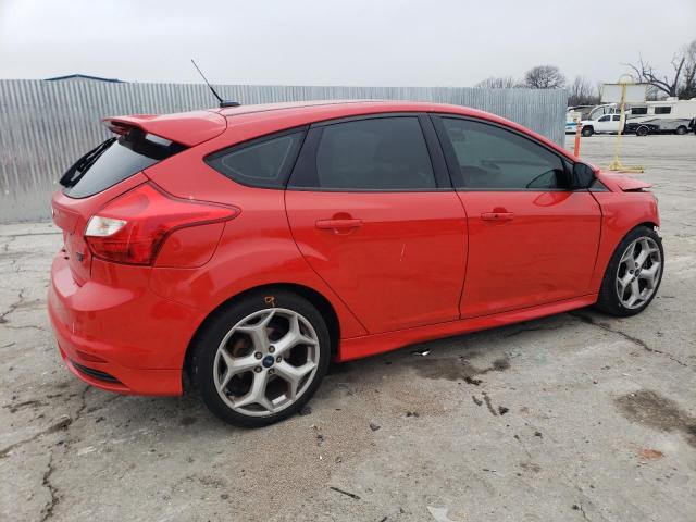 Хэтчбеки FORD FOCUS 2014 Красный