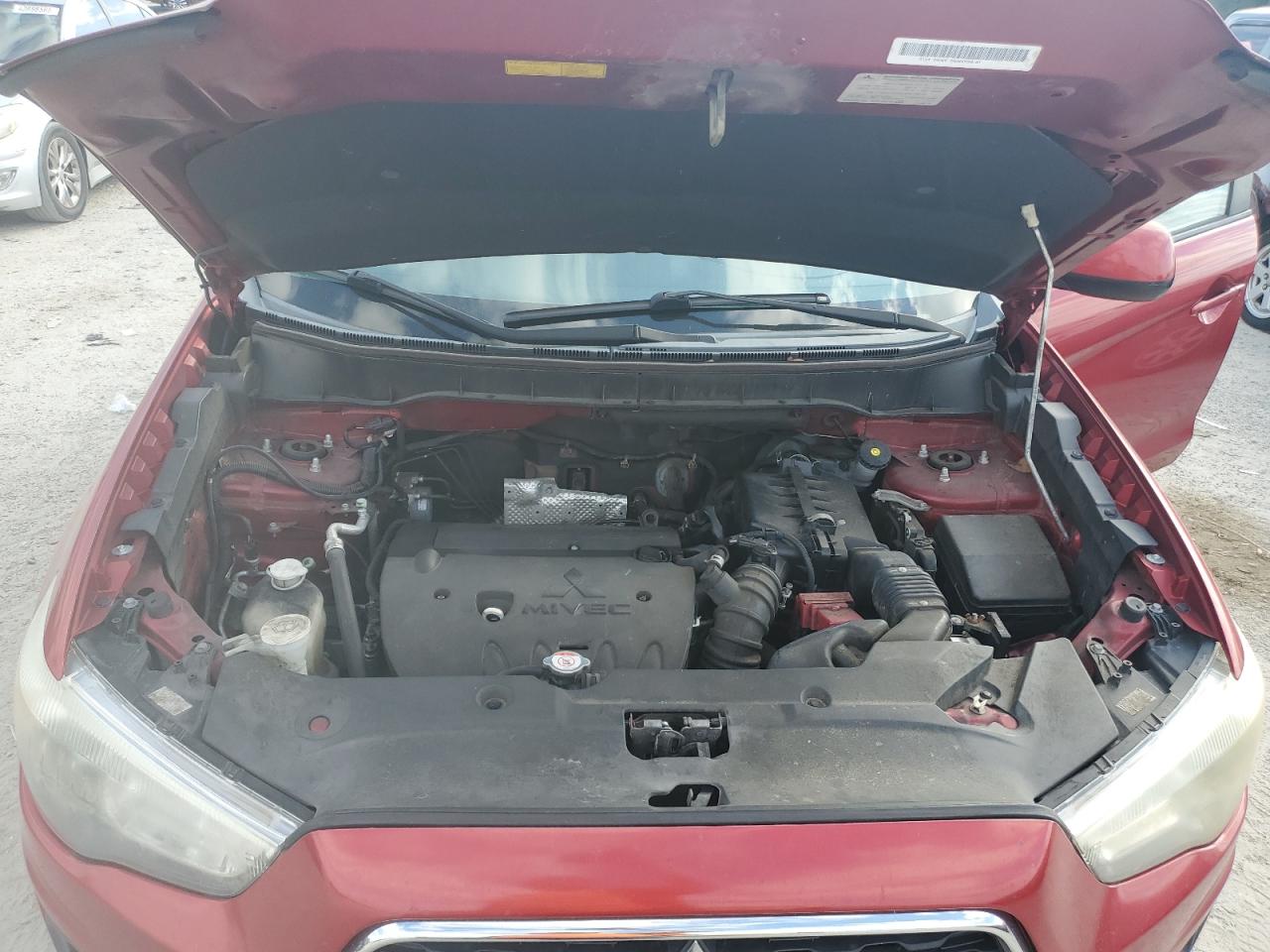 2014 Mitsubishi Outlander - Image 12