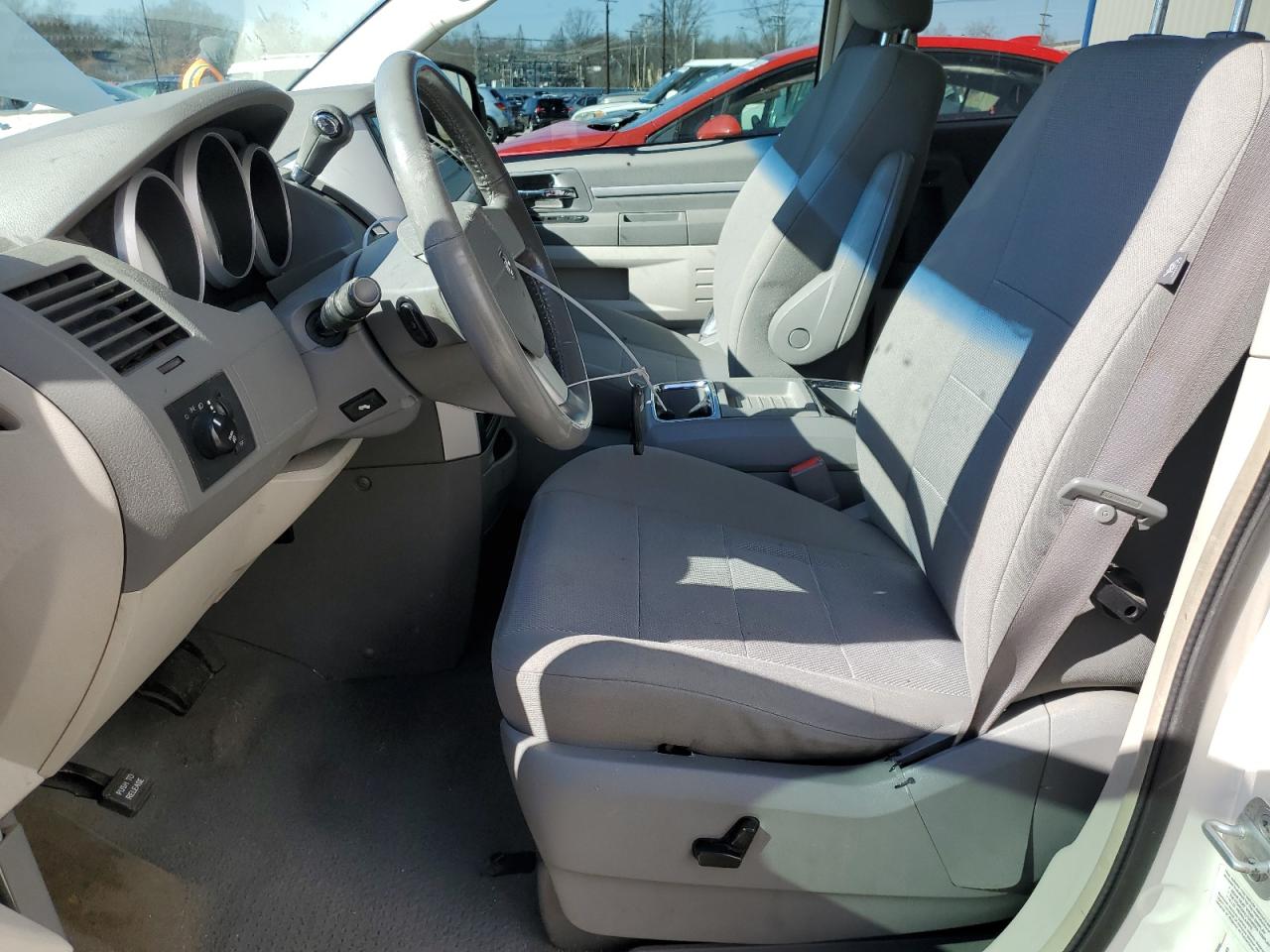 2008 Dodge Caravan - Image 7