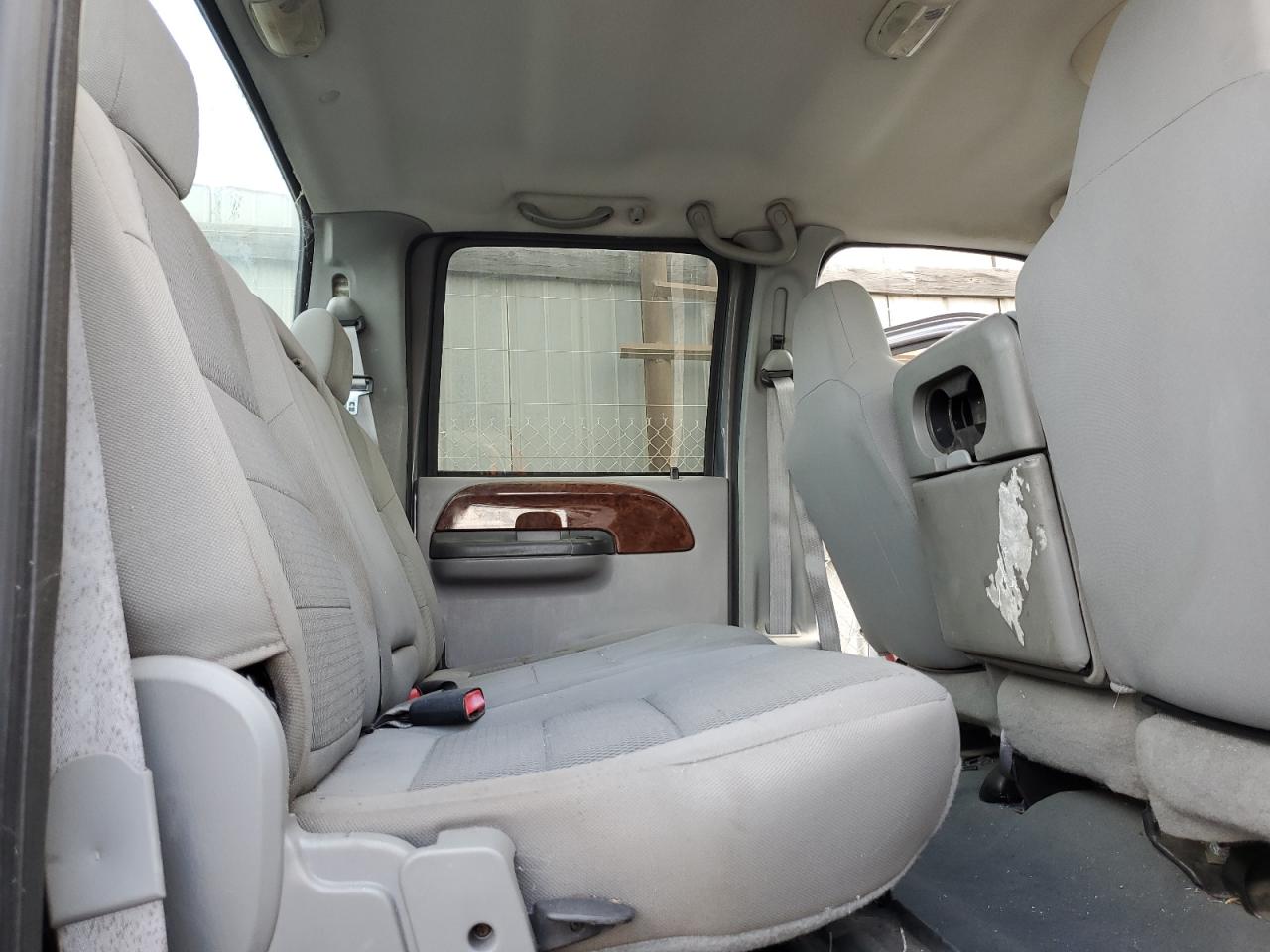 2004 Ford F250 - Image 10