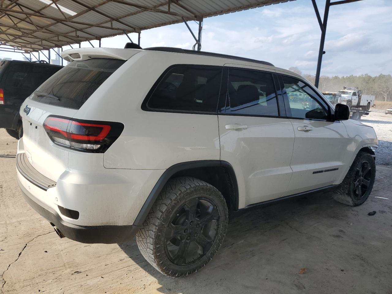 2018 Jeep Grand Cherokee - Image 3