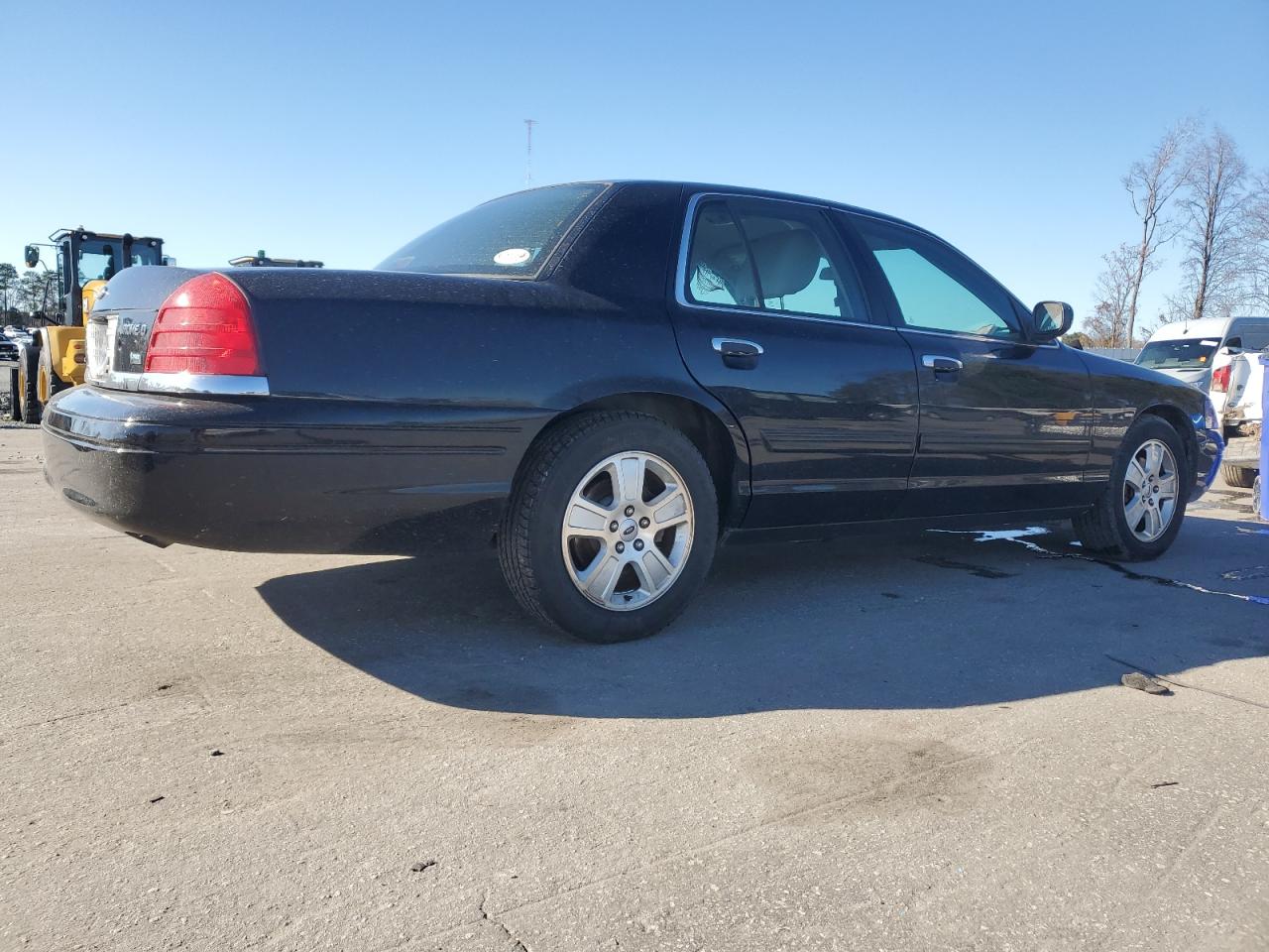 2011 Ford Crown Victoria - Image 3