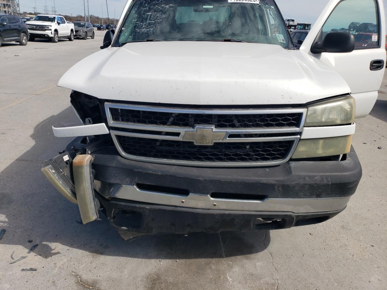 2006 Chevrolet Silverado - Image 11