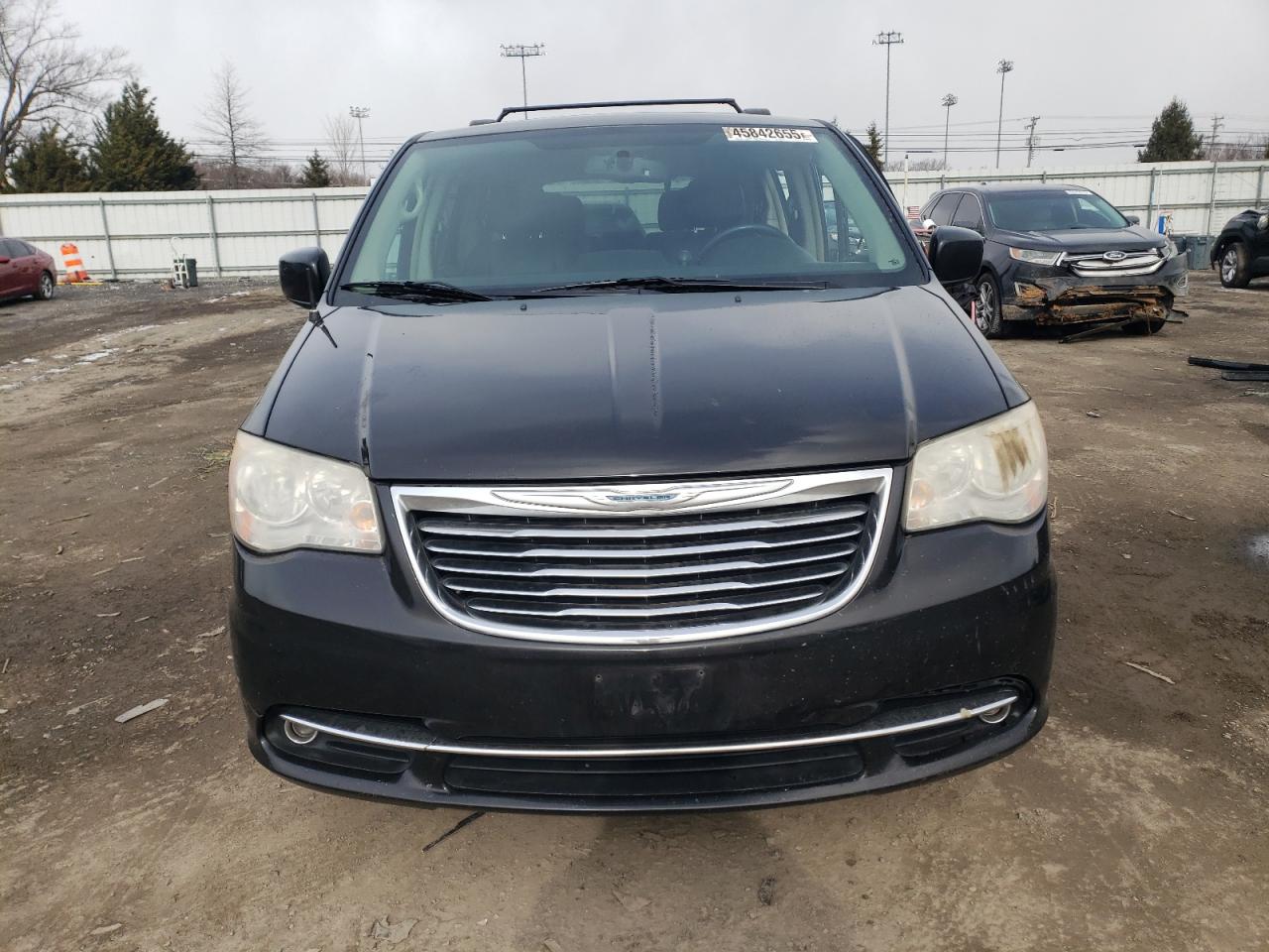 2014 Chrysler Town & Country - Image 5