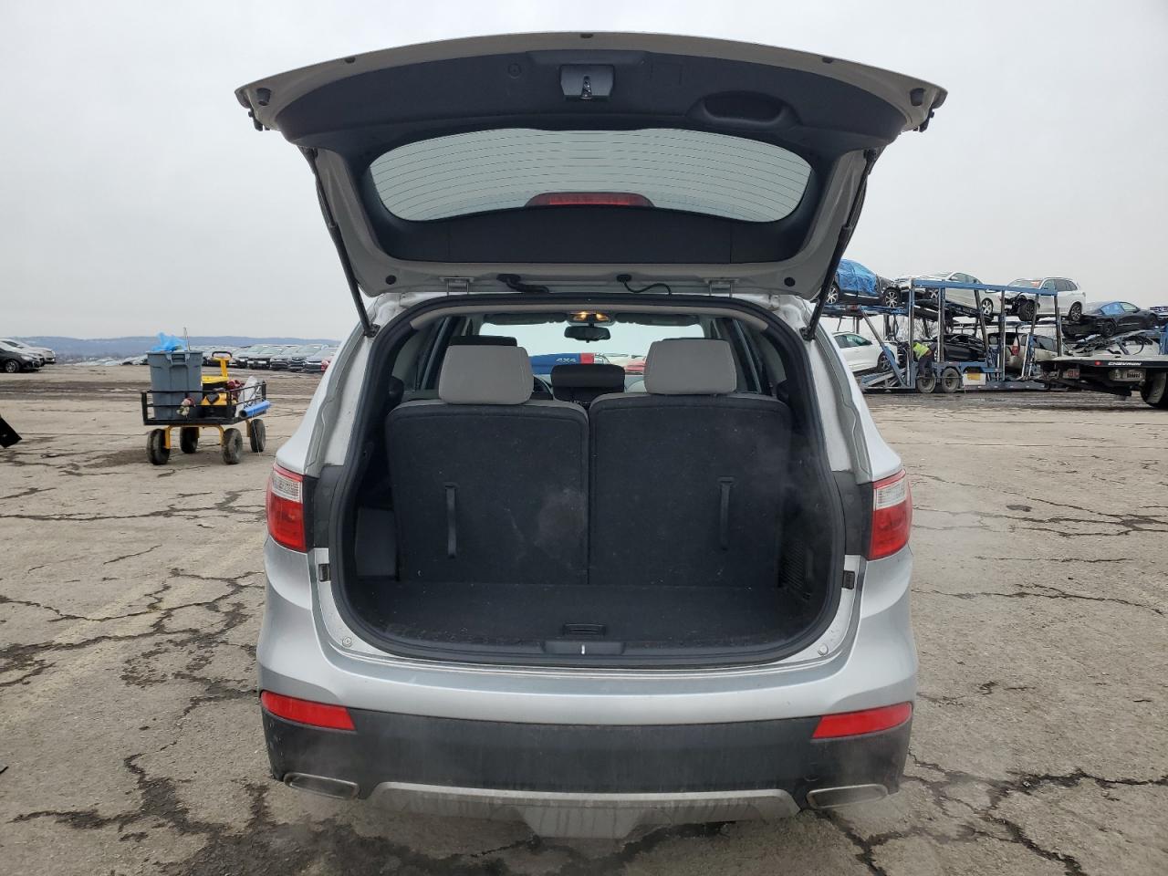 2016 Hyundai Santa Fe - Image 6