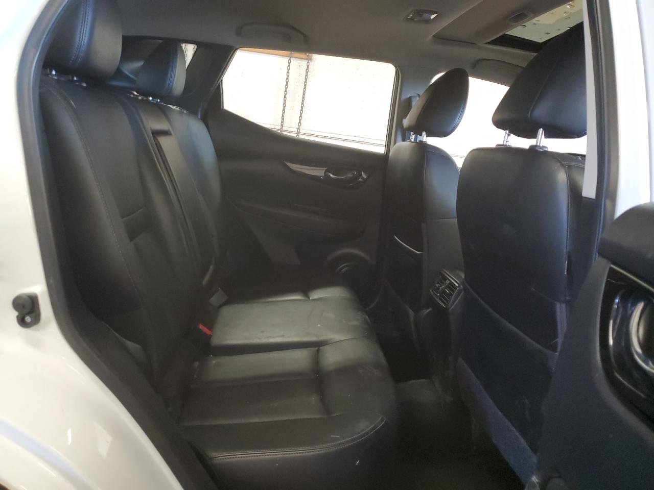 2017 Nissan Rogue - Image 11