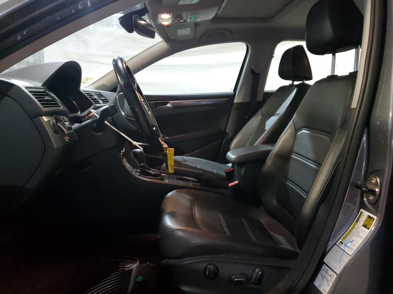 2017 Volkswagen Passat - Image 7