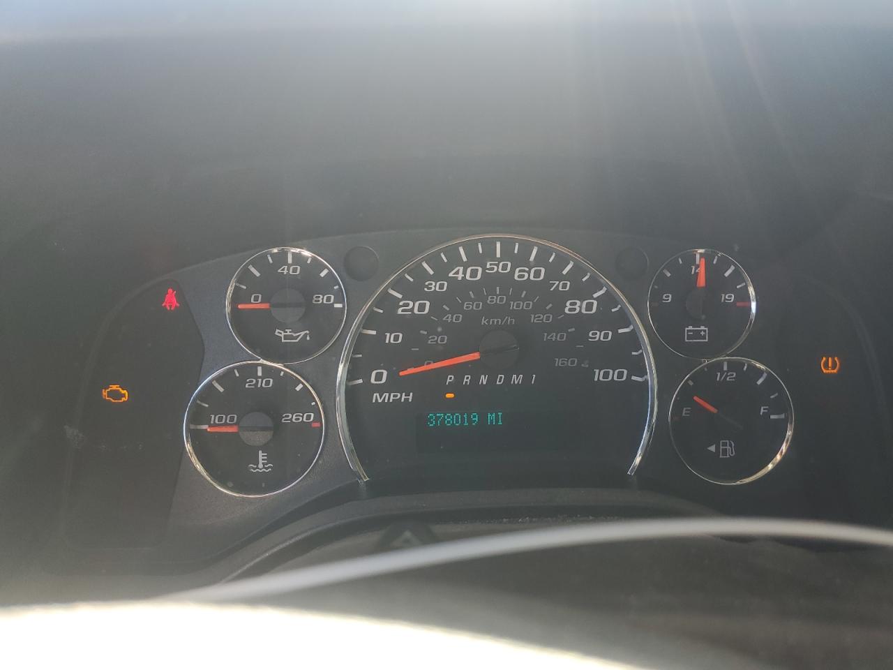 2014 Chevrolet Express - Image 9