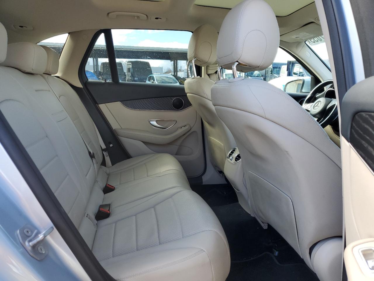 2016 Mercedes-Benz GLC - Image 11