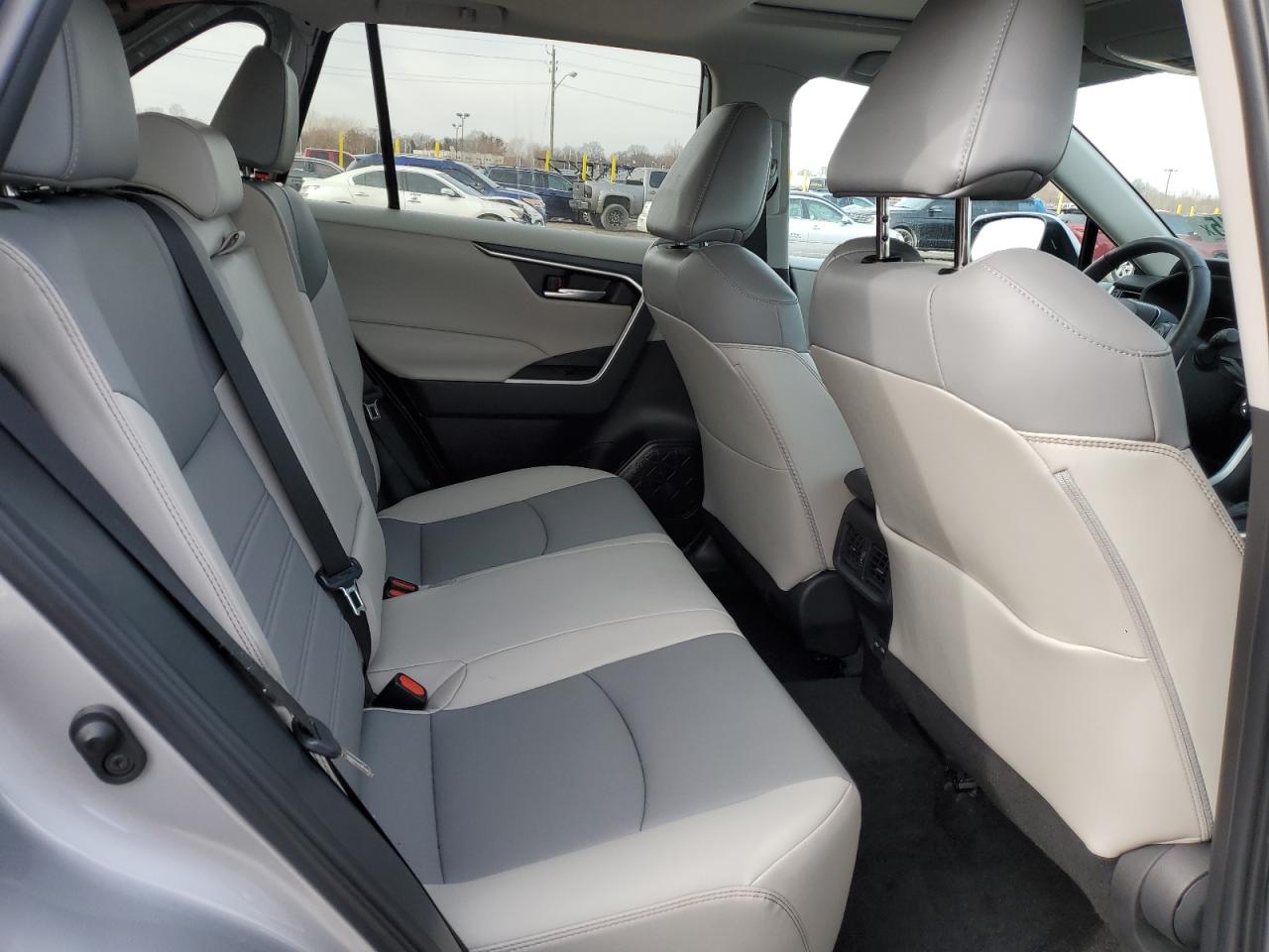2023 Toyota RAV 4 - Image 11