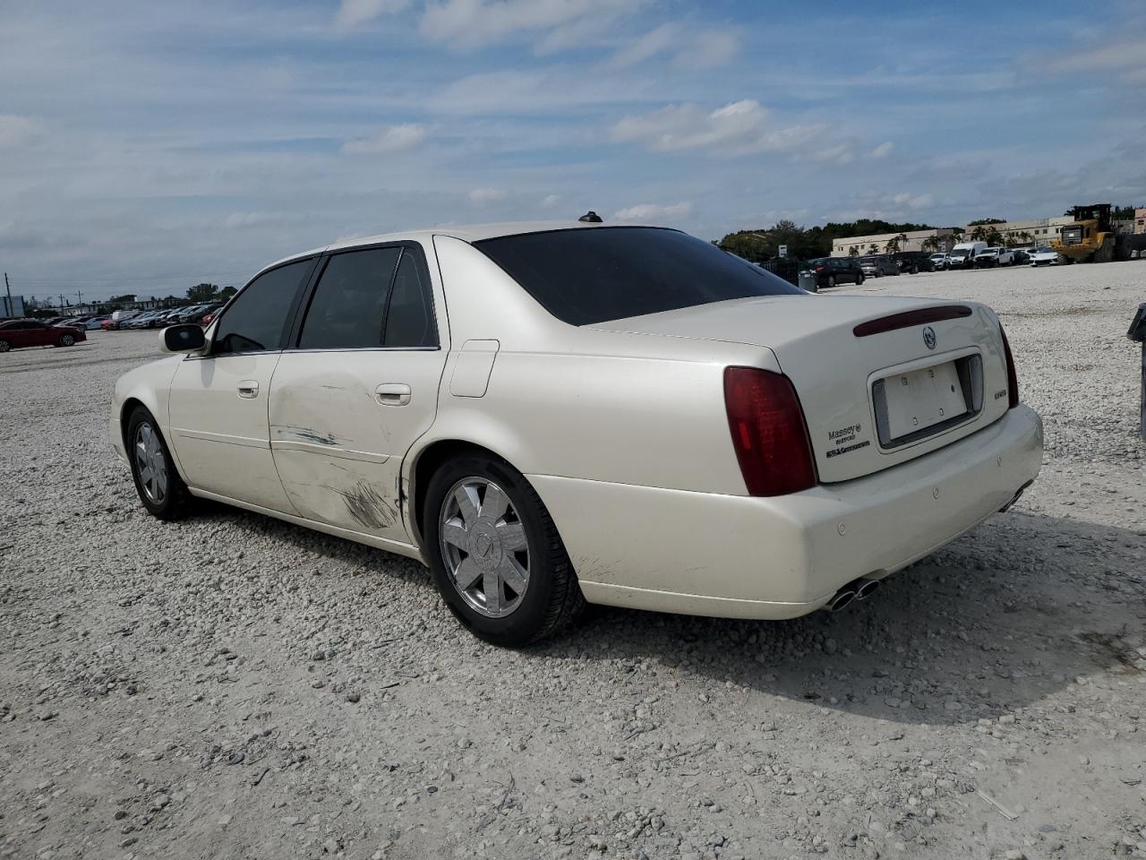 2003 Cadillac De Ville - Image 2