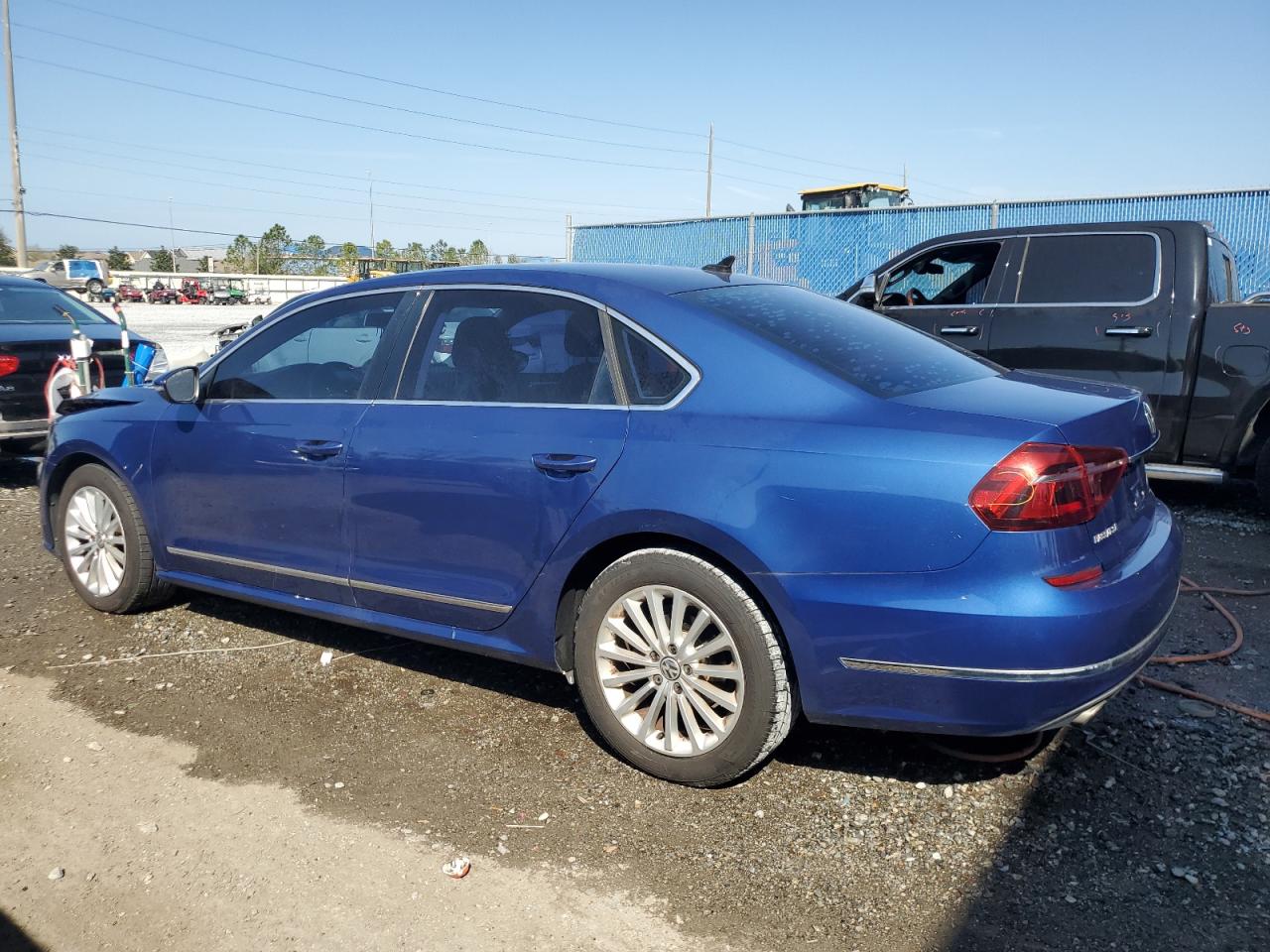 2017 Volkswagen Passat - Image 2