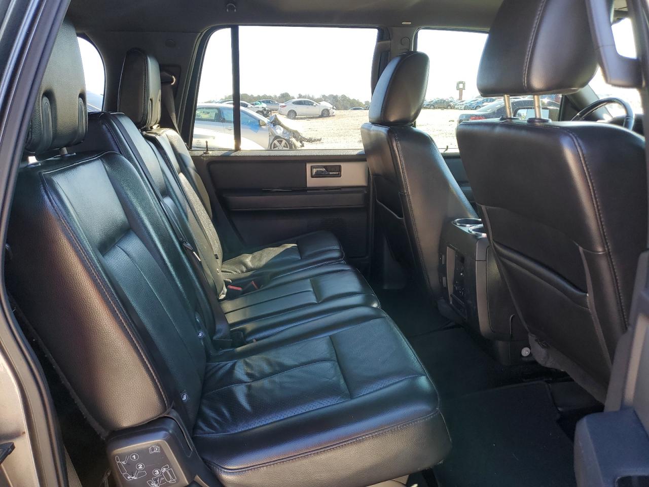 2013 Ford Expedition - Image 11