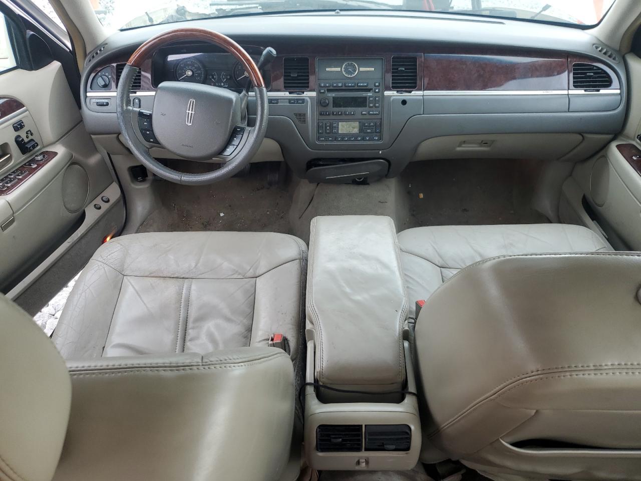 2007 Lincoln Town Car - Image 8