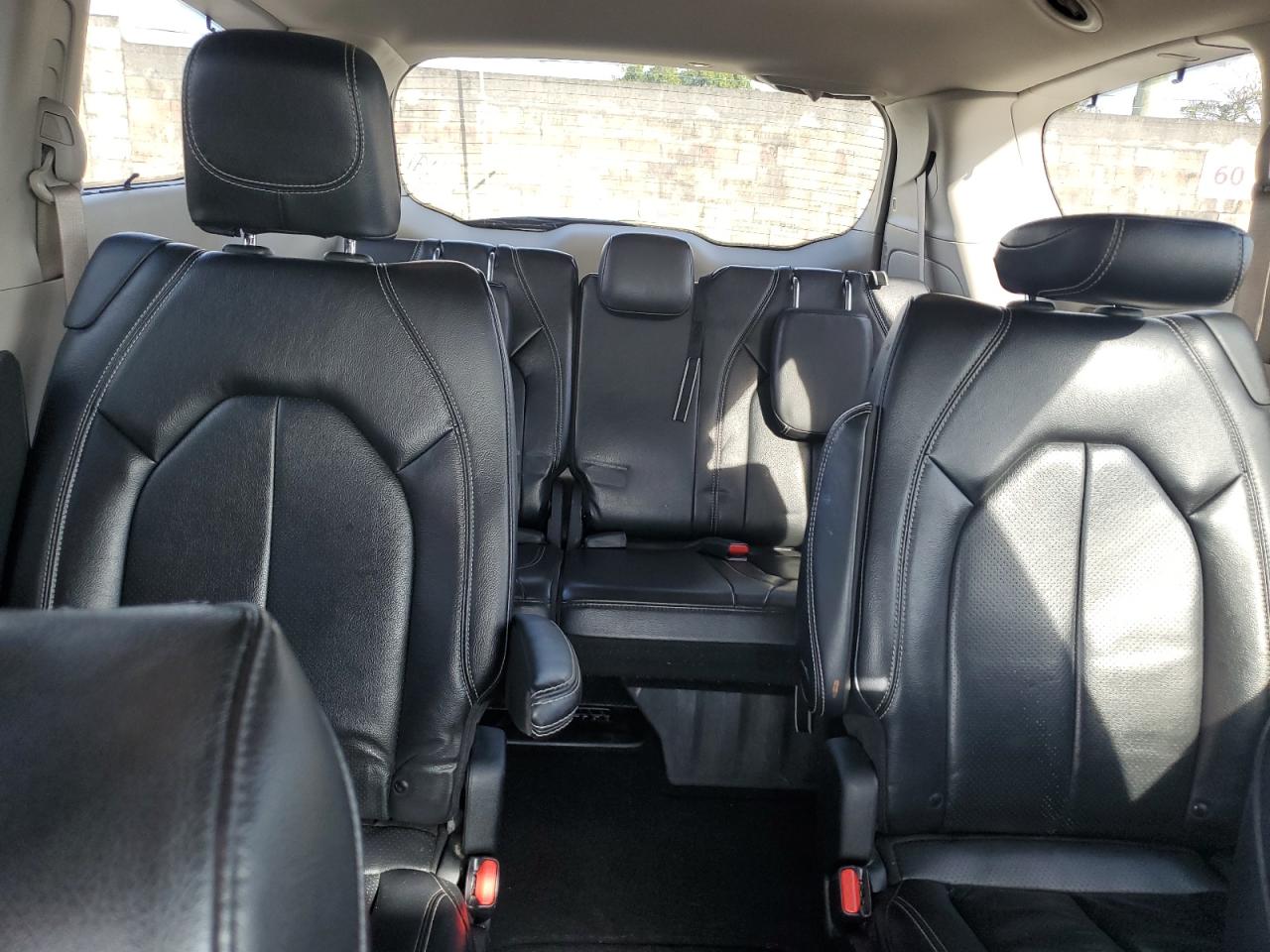 2022 Chrysler Pacifica - Image 10