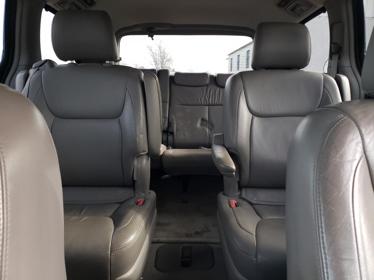 2004 Toyota Sienna - Image 10
