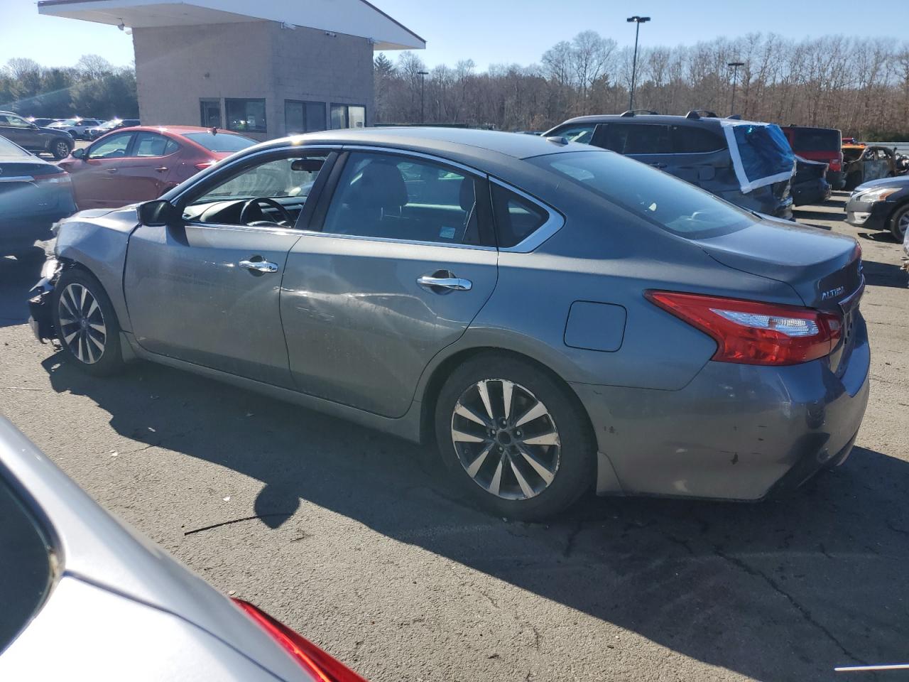2017 Nissan Altima - Image 2