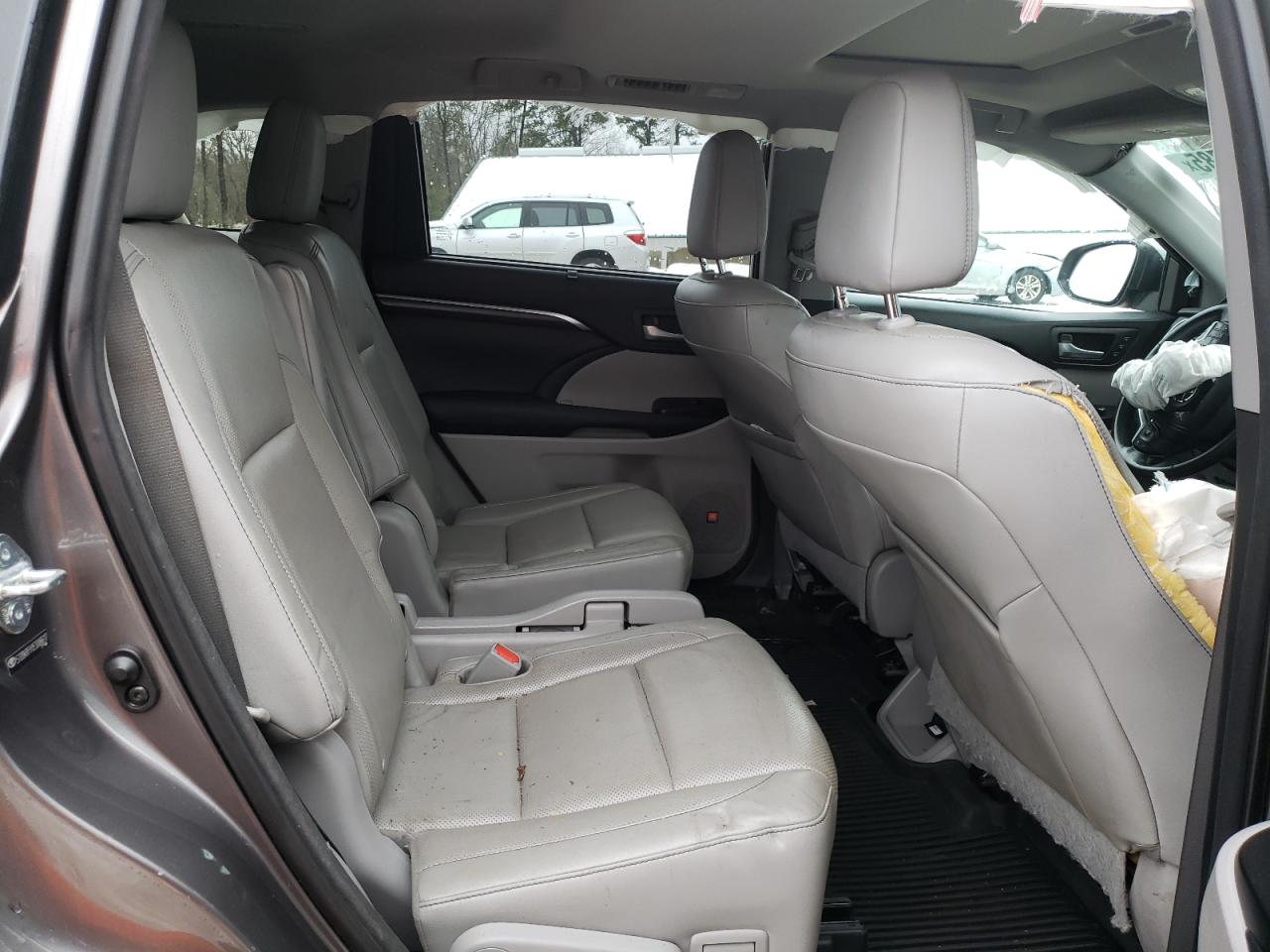 2014 Toyota Highlander - Image 11