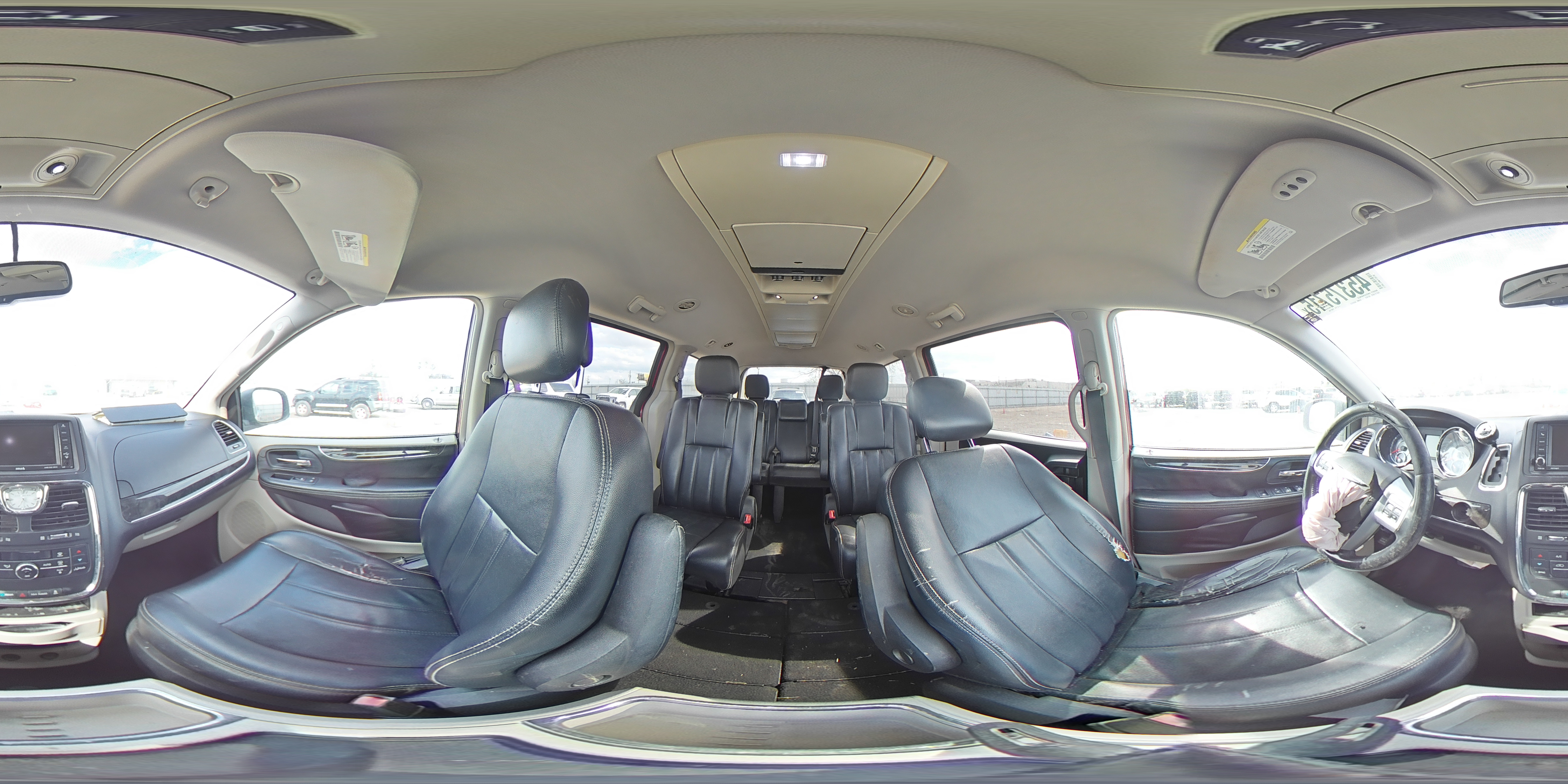 2013 Chrysler Town & Country - Image 13