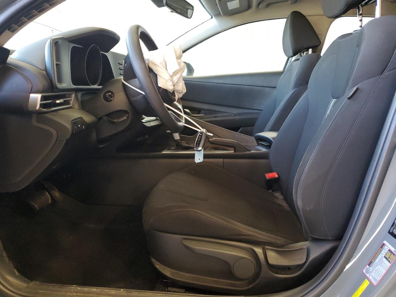 2022 Hyundai Elantra - Image 7
