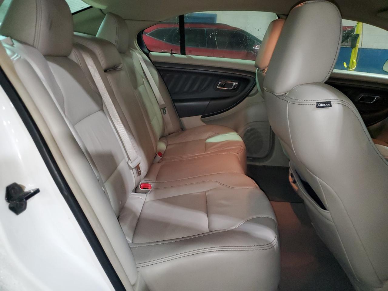 2011 Ford Taurus - Image 10