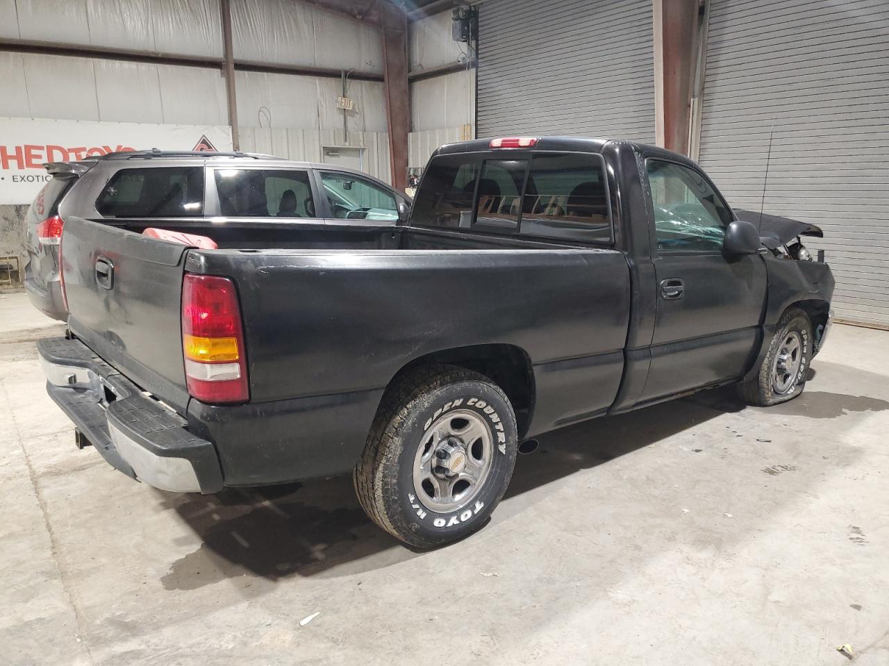 2000 Chevrolet Silverado - Image 3