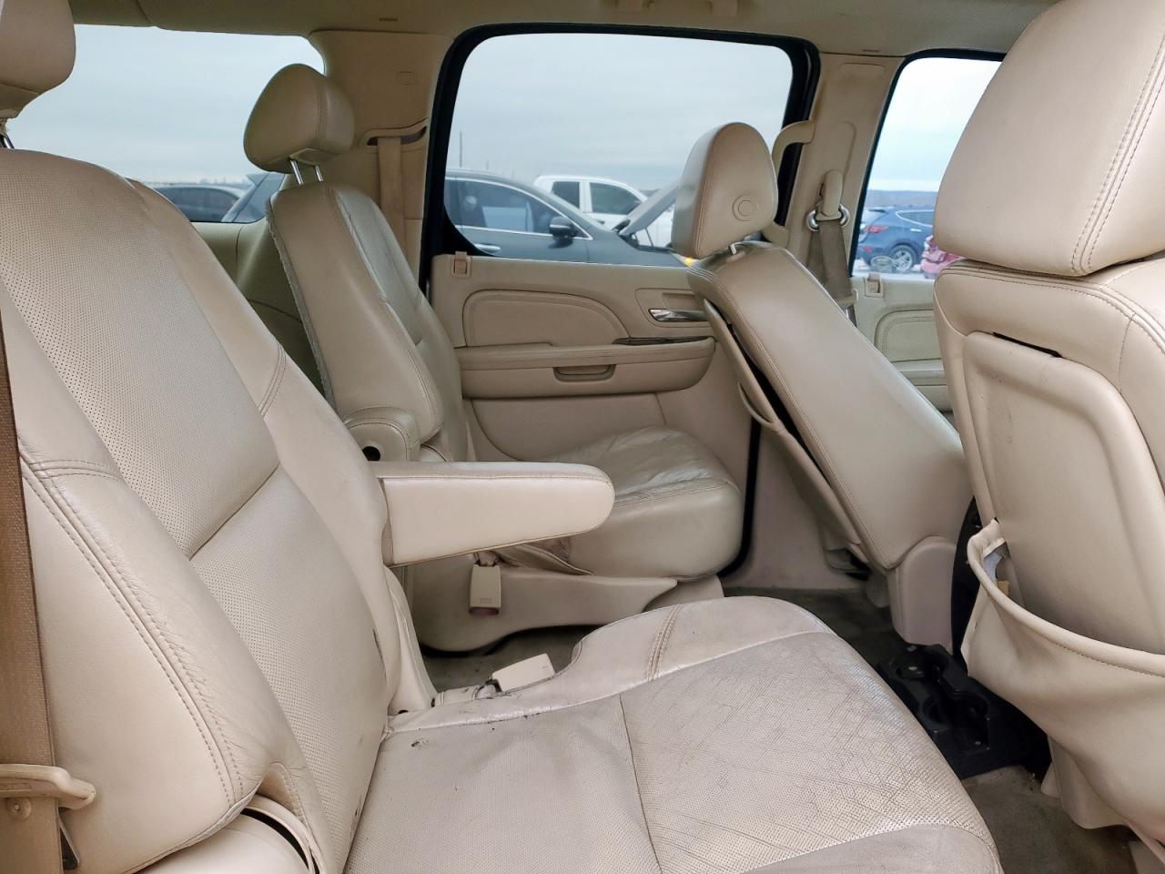 2008 Cadillac Escalade - Image 11