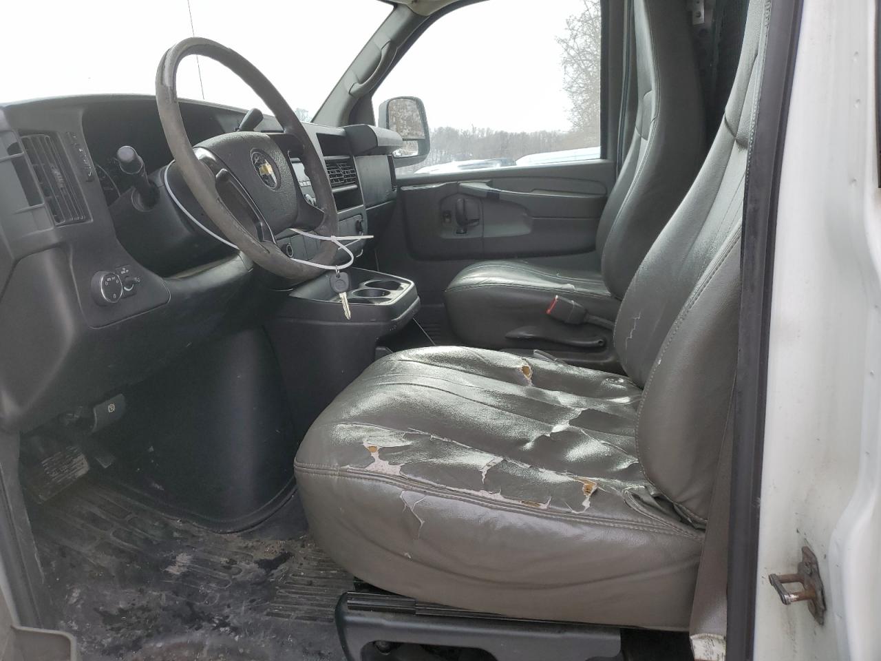 2010 Chevrolet Express - Image 7