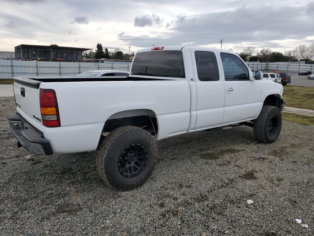 2000 Chevrolet Silverado - Image 3