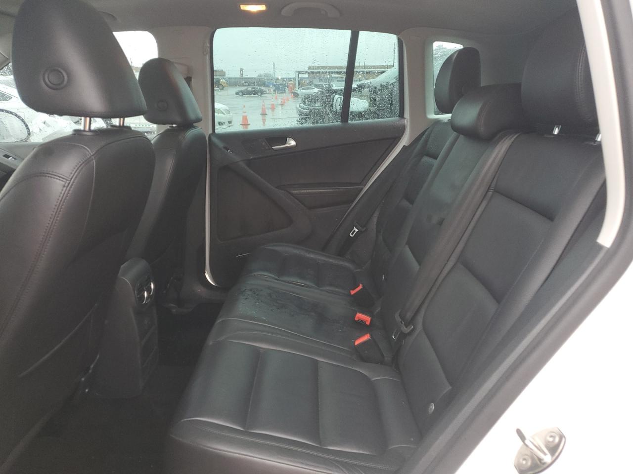 2016 Volkswagen Tiguan - Image 11