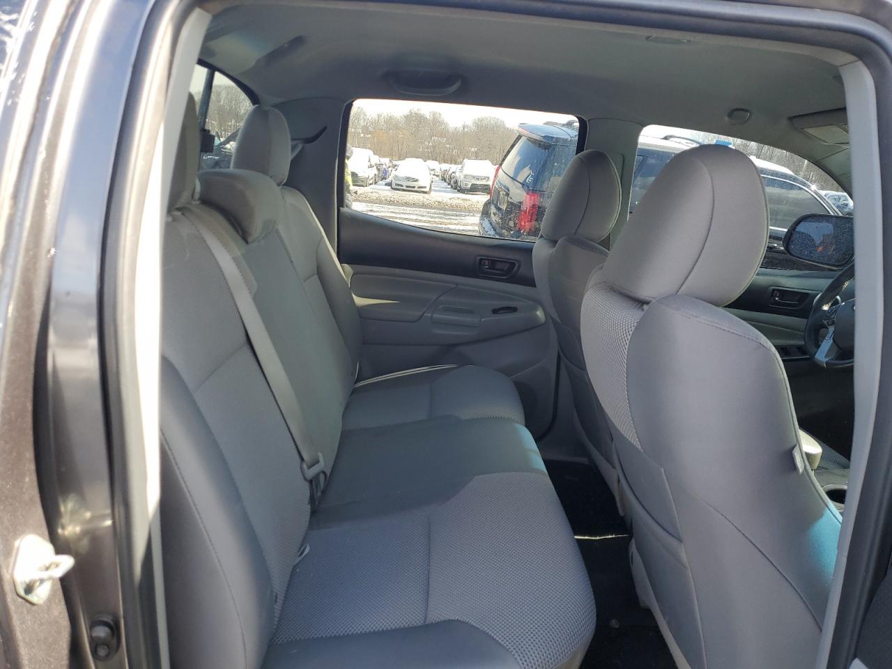 2015 Toyota Tacoma - Image 10