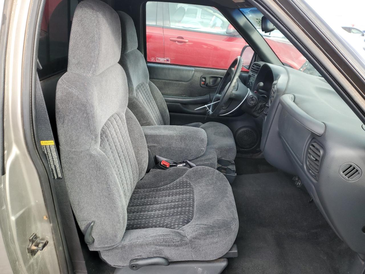 1999 Chevrolet S-10 Pickup - Image 10